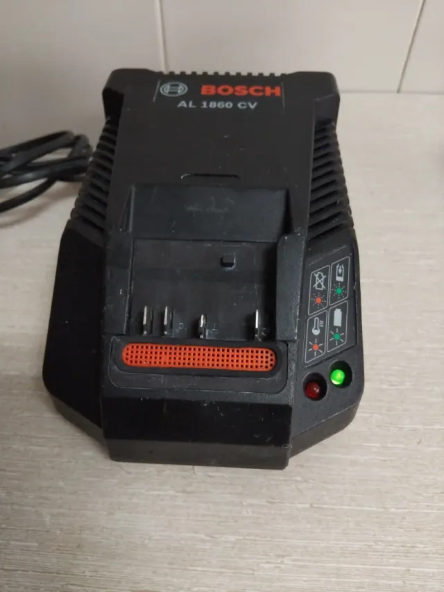 1 Cargador Bosch AL 1860 CV, DE CARGA RAPIDA.
