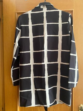 Americana oversize cuadros blanco-negro