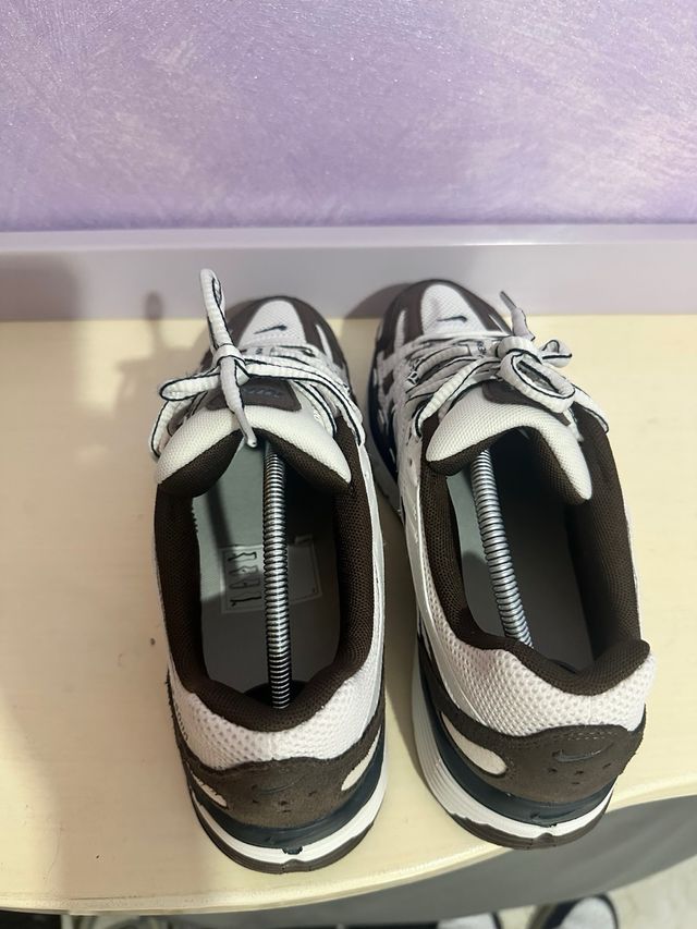 Nike P6000 - Scarpe da corsa marroni e bianche