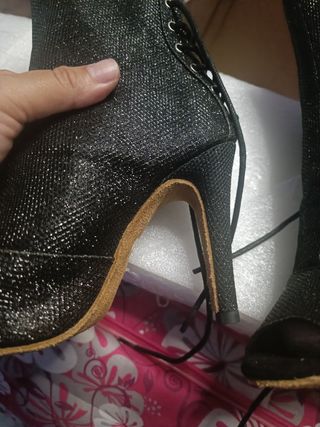 Botines negros brillantes de baile