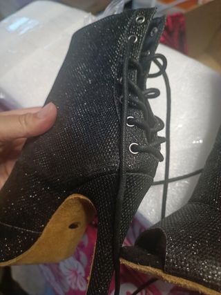 Botines negros brillantes de baile