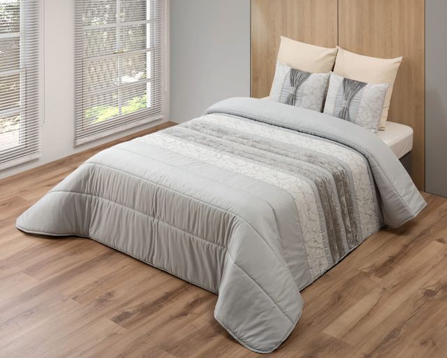 Colcha decorativa, con tres cojines Cama135/150cm