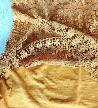 Blusa Stradivarius color mostaza Talla S