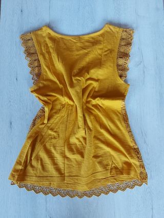 Blusa Stradivarius color mostaza Talla S