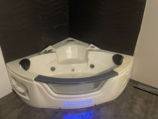 Bañera hidromasaje jacuzzi