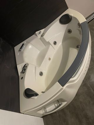 Bañera hidromasaje jacuzzi