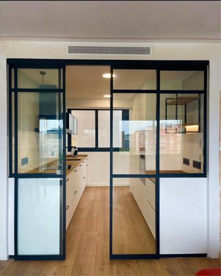 Mampara cocina cristal negro