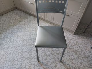 Mesa redonda blanca + 4 sillas grises