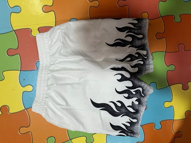 Shorts flame print