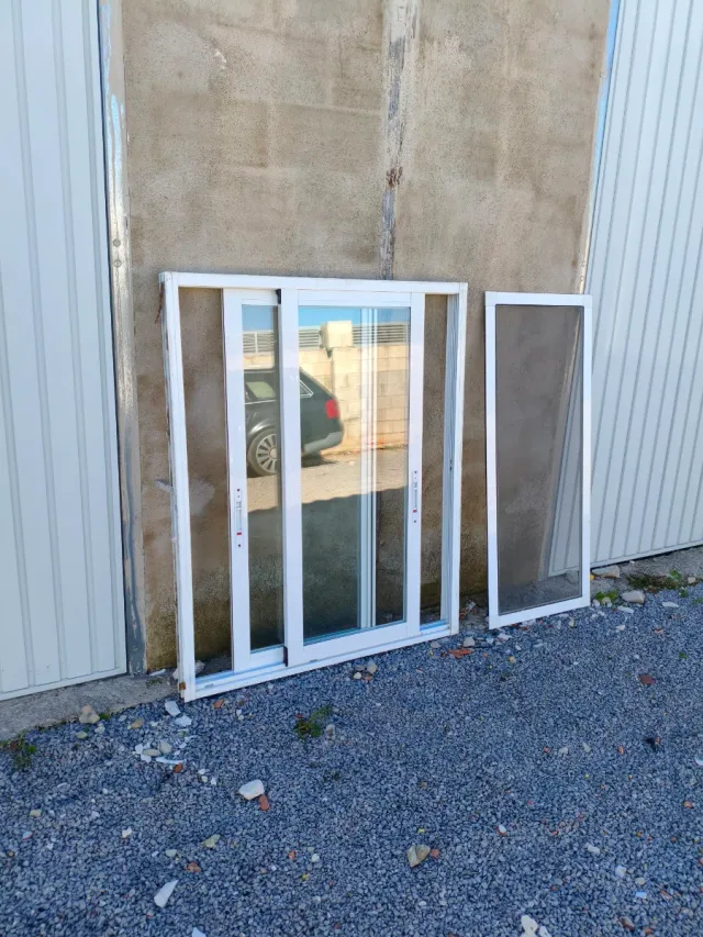 Ventana de aluminio con mosquitera