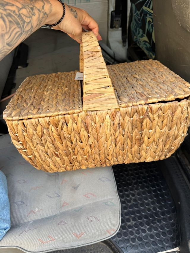 Cesta de mimbre beige