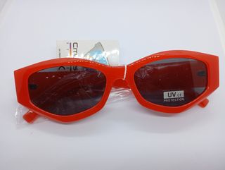 Gafas sol rojas