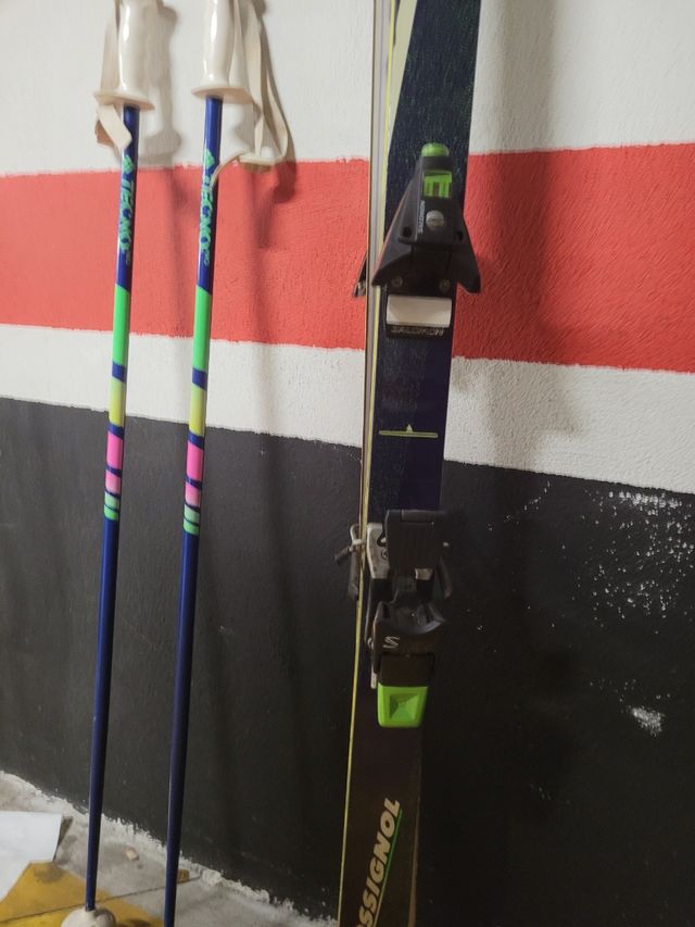 Esquís Rossignol + Bastones