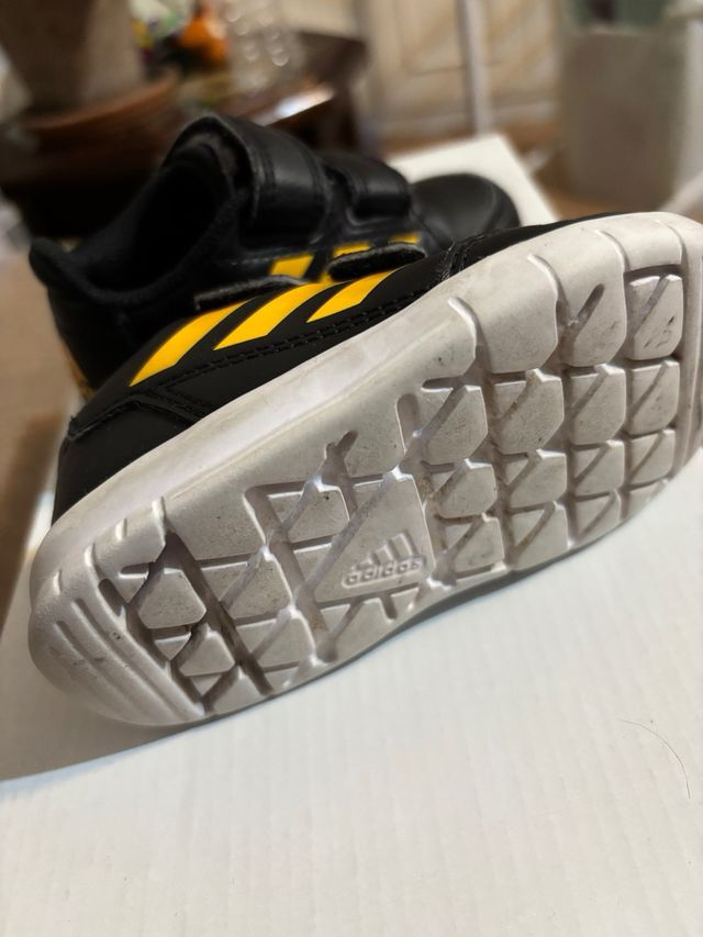 Zapatillas Adidas Bebé - Negras c/Amarillo