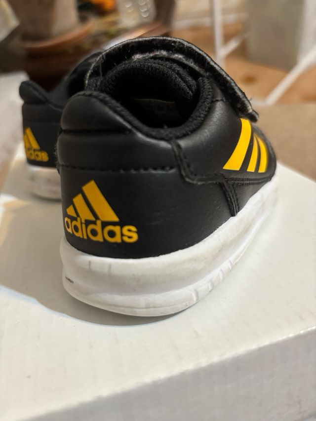 Zapatillas Adidas Bebé - Negras c/Amarillo