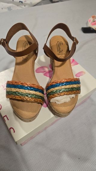 Sandalias Fiordi cuña multicolor