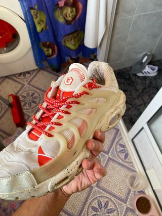 Zapatillas Nike Air Max Plus TN blancas y rojas de segunda mano por 25 EUR  en Mula en WALLAPOP