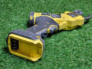Tijeras de podar Stanley Fatmax 20V AVERIADA