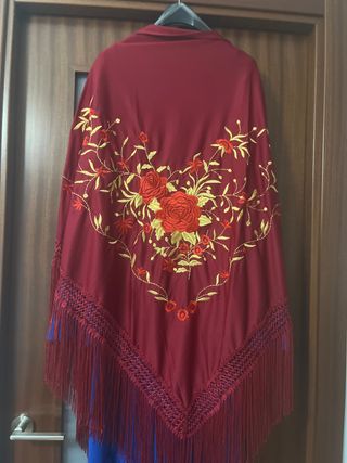 Mantón flamenco burdeos bordado