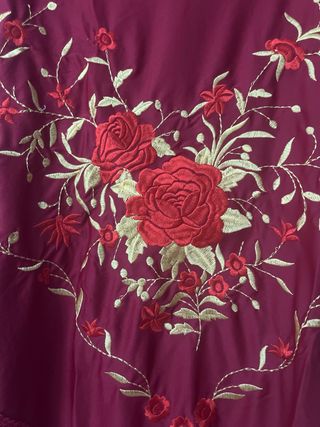 Mantón flamenco burdeos bordado