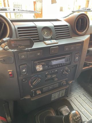 Land Rover Defender 2011