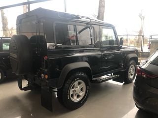 Land Rover Defender 2011