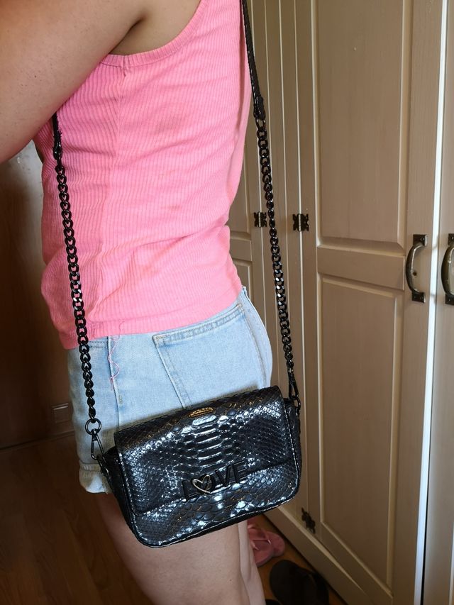 Borsa a tracolla nera effetto pelle