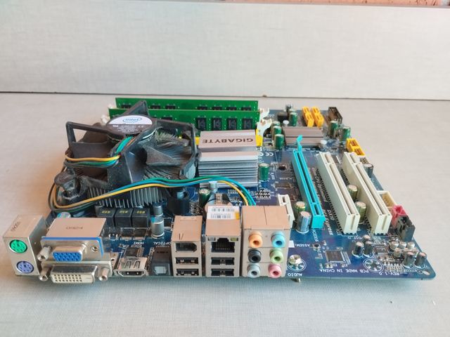 Placa base GIGABYTE GA-EG41-MF