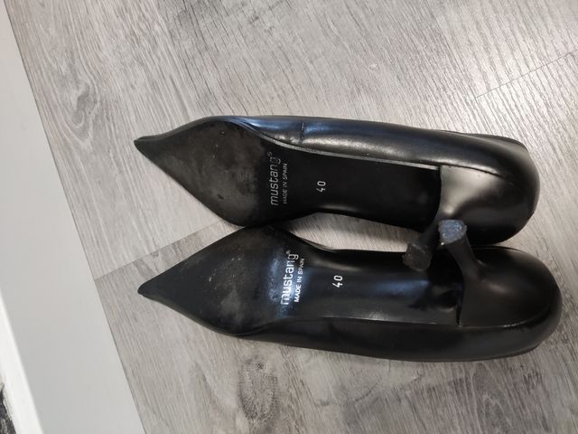 Tacones negros Mustang - Talla 40
