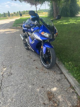 Yamaha TRZ 50cc - Moto azul