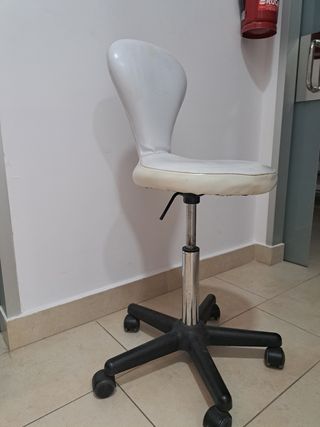 Butaca estética blanca - piel sintética