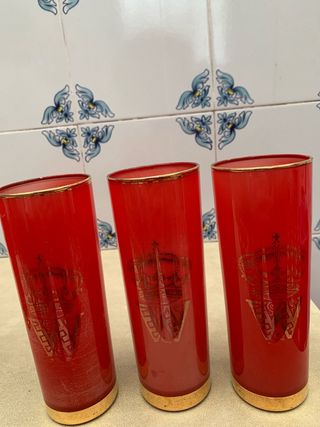 CUBITERA y 3 VASOS vintage rojos