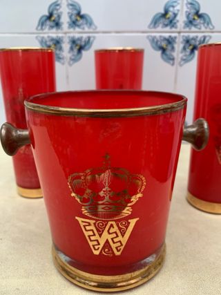 CUBITERA y 3 VASOS vintage rojos