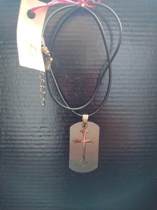 Collares dorados y plateados