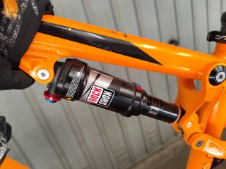 Bicicletta elettrica Conway,biammortizzata.