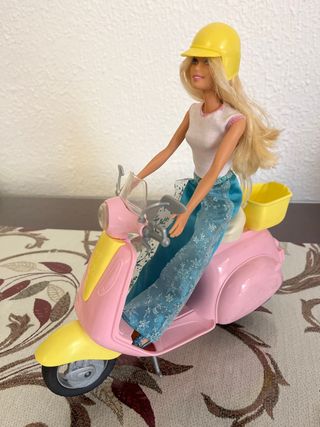 Moto Vespa Barbie + Casco+ Muñeca