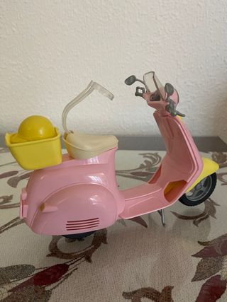 Moto Vespa Barbie + Casco+ Muñeca
