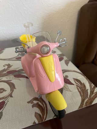 Moto Vespa Barbie + Casco+ Muñeca