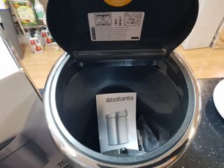 Brabantia Touch Bin - Cubo Basura 3L
