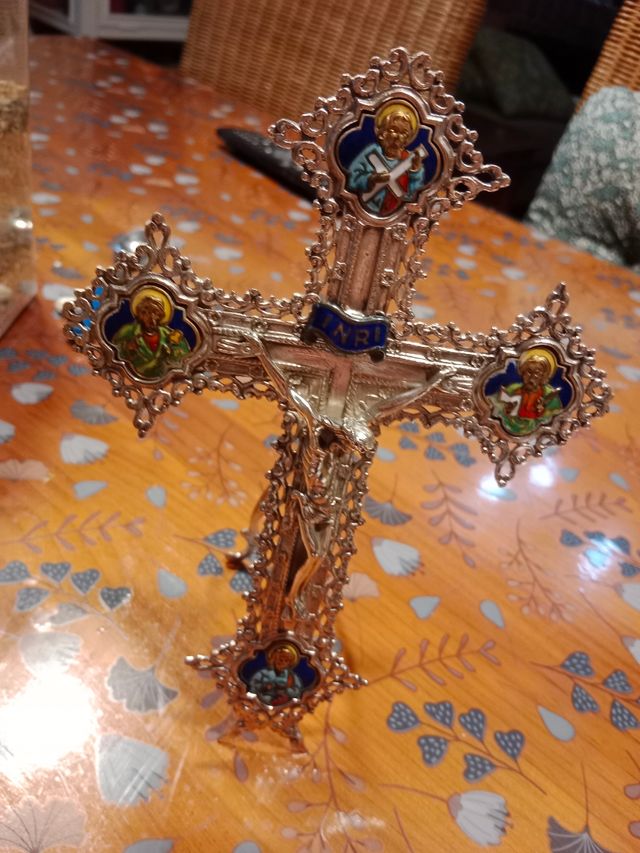 Croce religiosa in argento smaltato