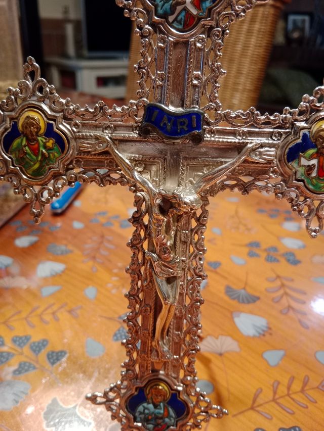 Croce religiosa in argento smaltato