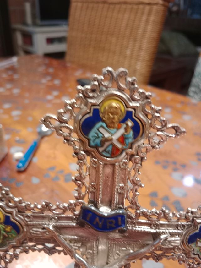 Croce religiosa in argento smaltato