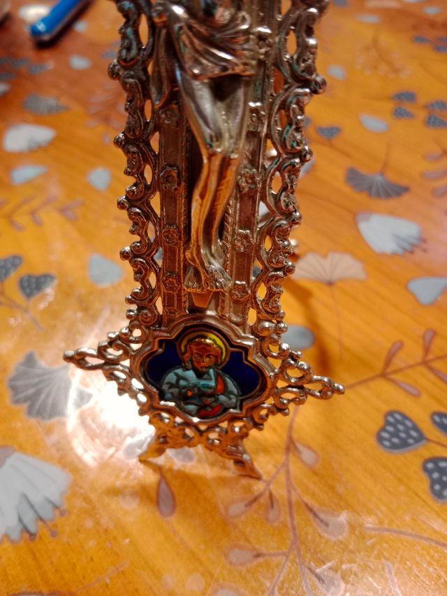 Croce religiosa in argento smaltato