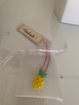 Colgante piña hecho a mano.