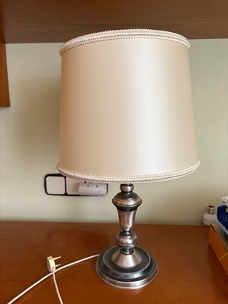 Lámpara mesa - beige y plata