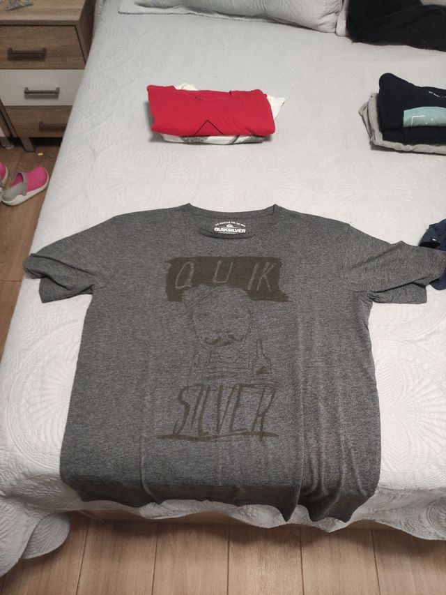 3Camisetas Quiksilver y 1 rip curl