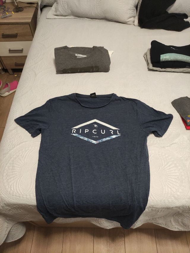 3Camisetas Quiksilver y 1 rip curl
