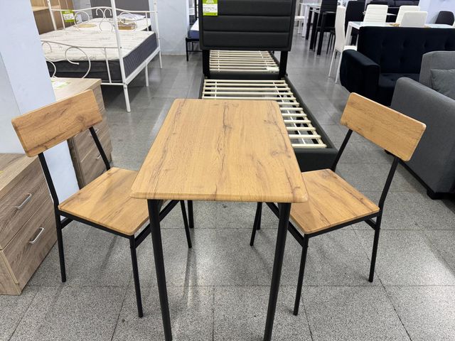 Tavolo + 2 sedie stile bar