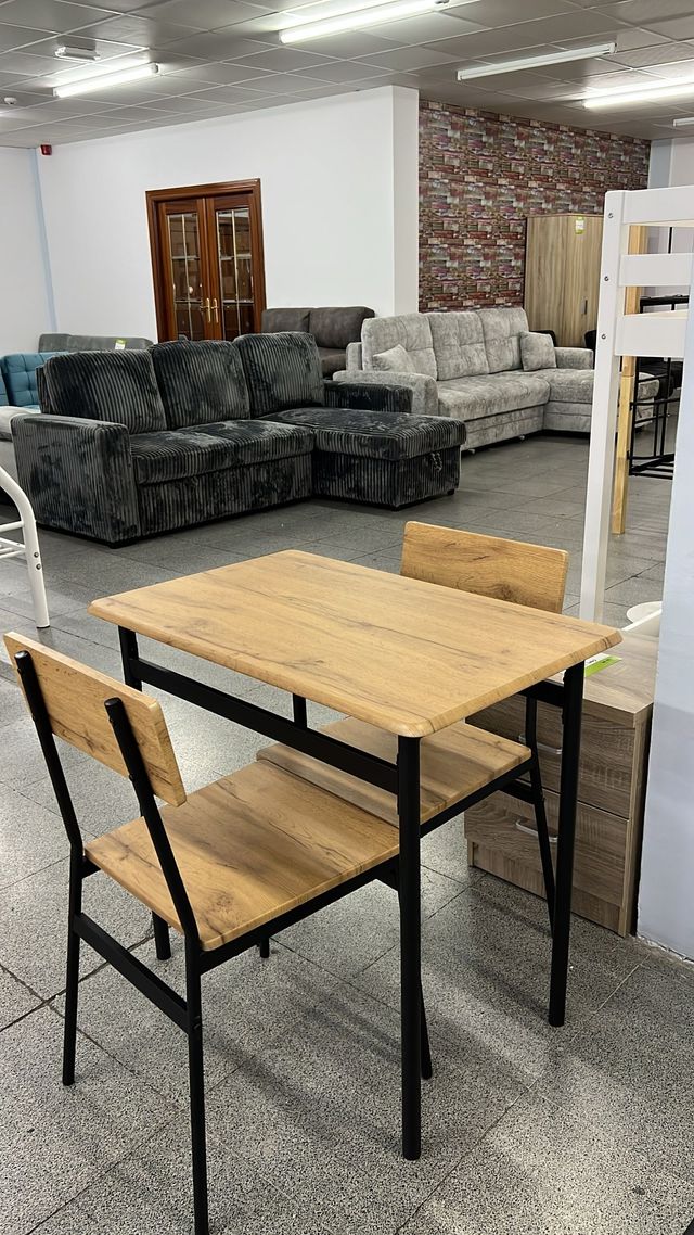 Tavolo + 2 sedie stile bar