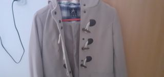Chaqueta gabardina beige con capucha